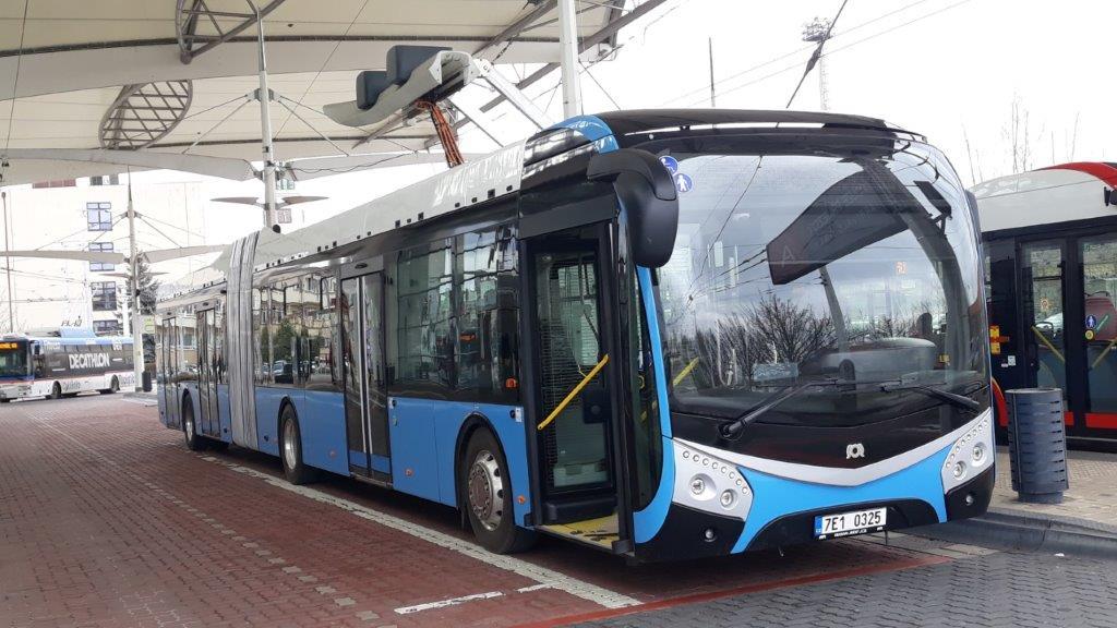 V Hradci Králové otestují kloubový elektrický autobus SOR