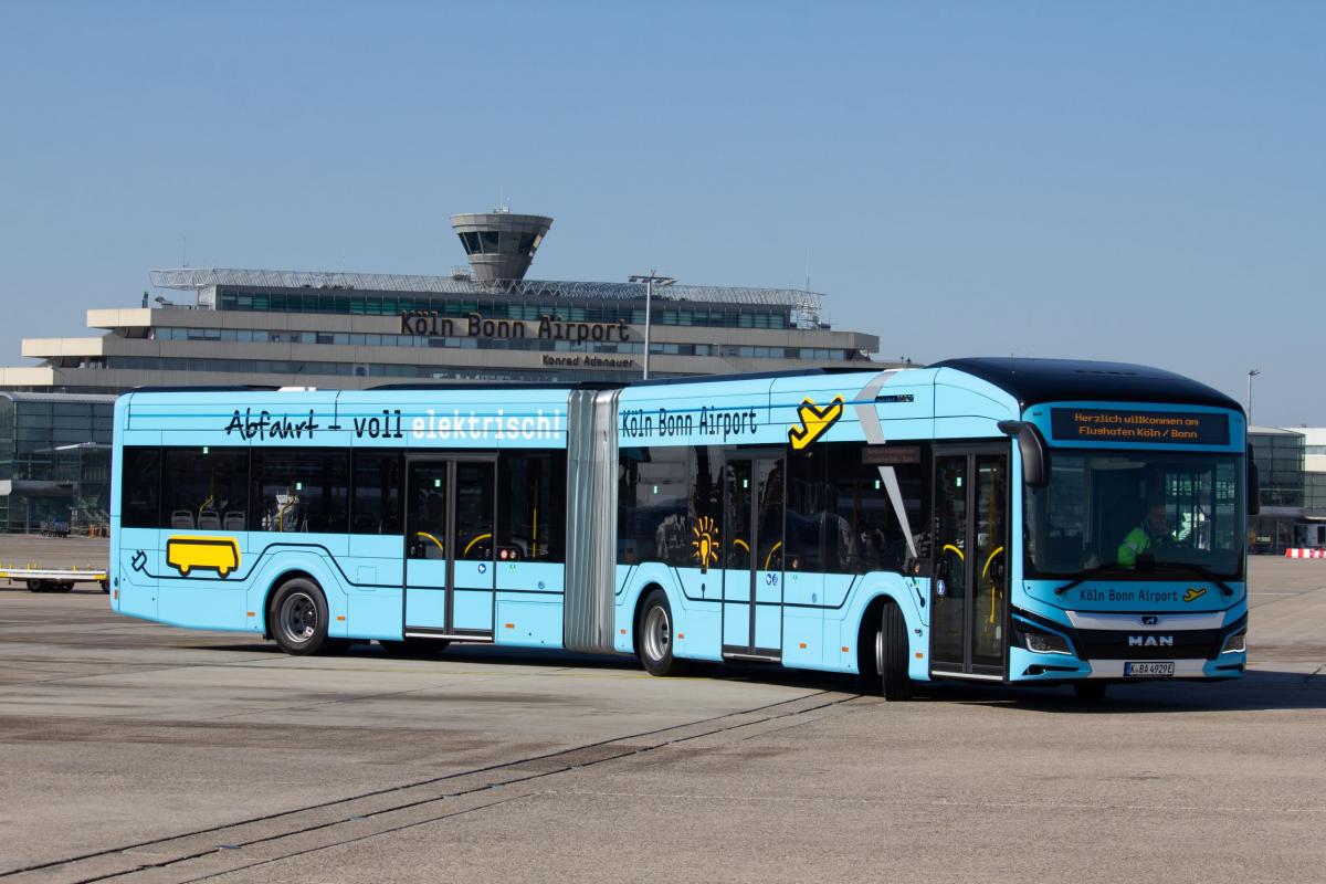 Elektrobusy MAN Lion's City 18 E dorazily na letiště Kolín-Bonn