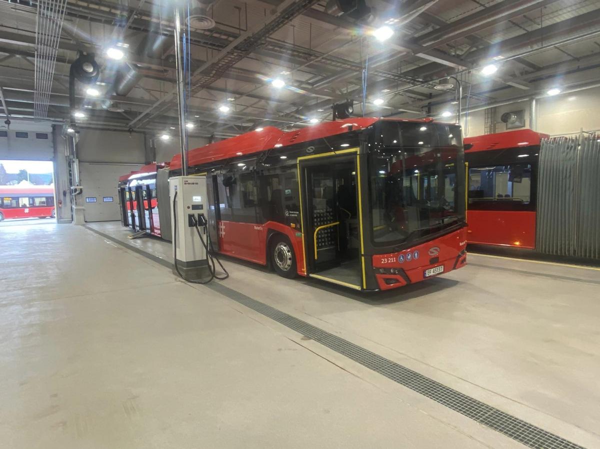 183 elektrických autobusů Solaris v ulicích Osla!