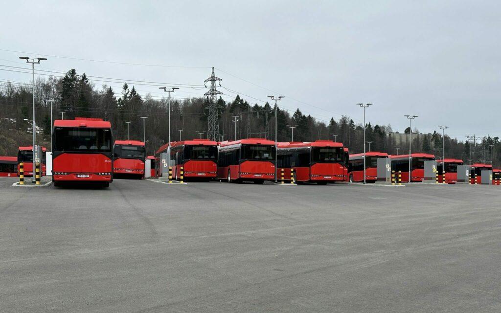 183 elektrických autobusů Solaris v ulicích Osla!