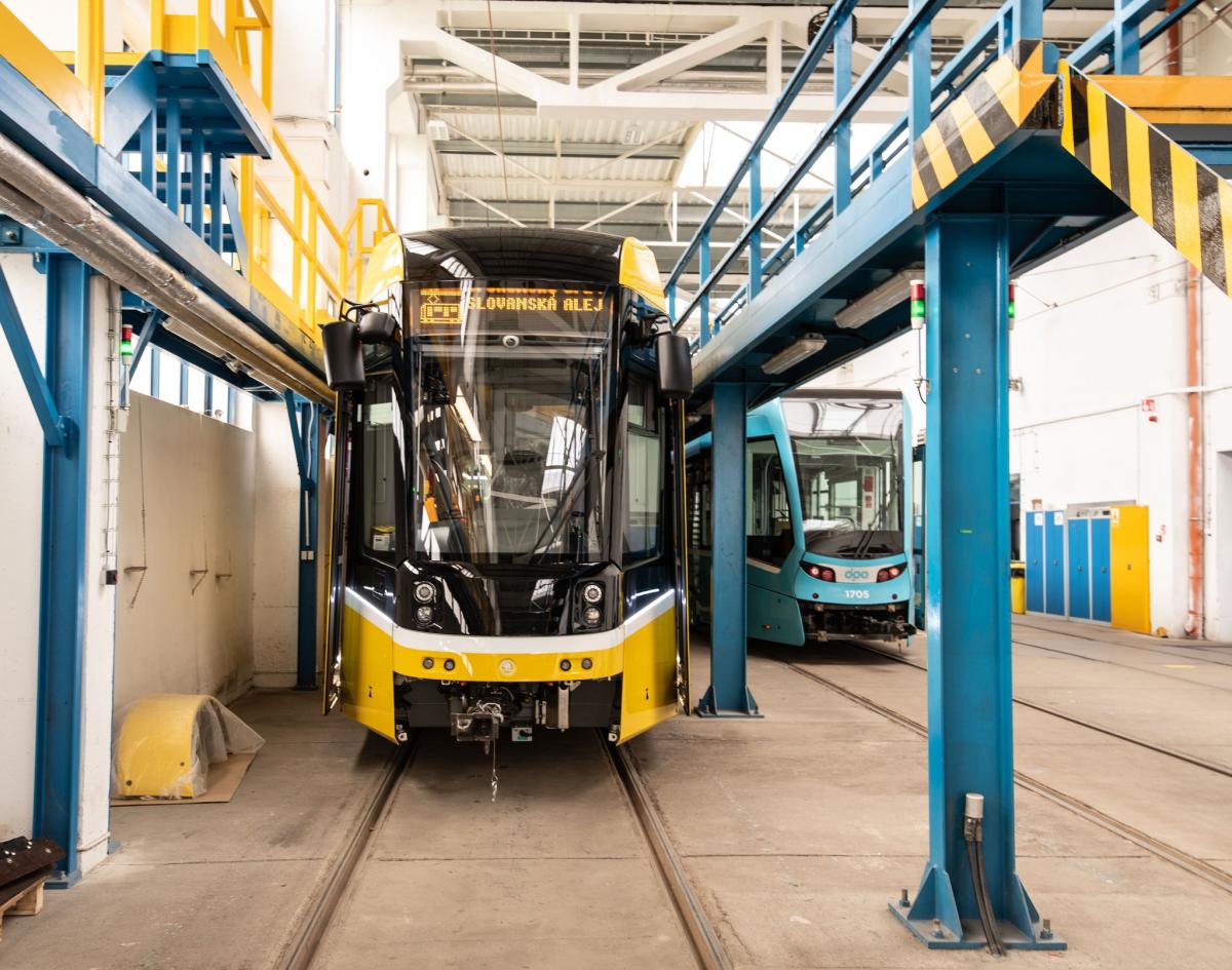 Do Plzně 26. dubna dorazila třetí tramvaj 40T