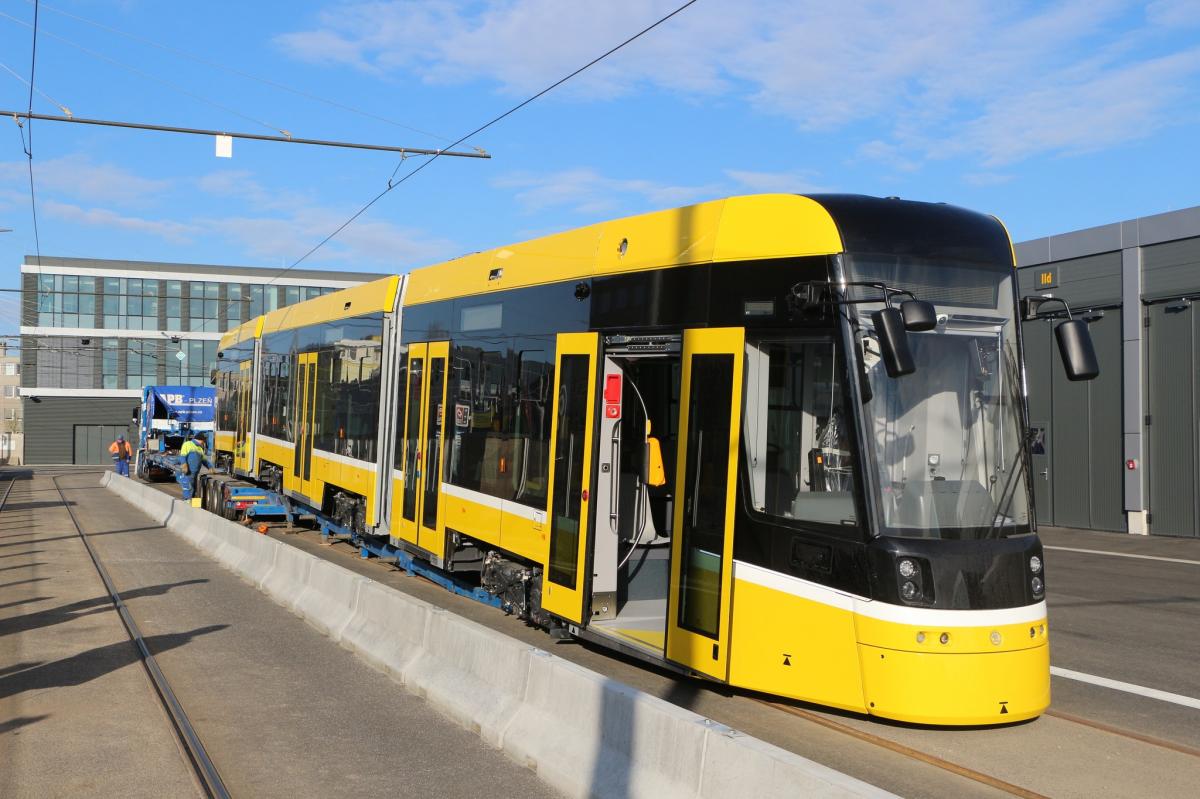 Do Plzně 26. dubna dorazila třetí tramvaj 40T