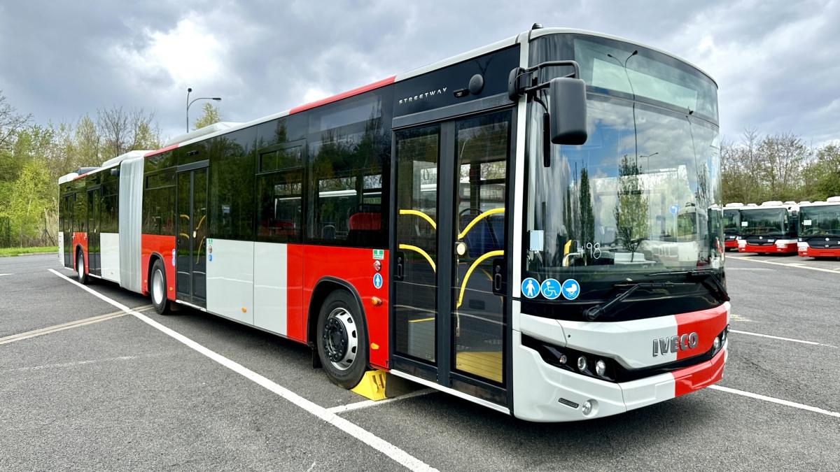 První kloubový autobus Iveco Streetway v Praze