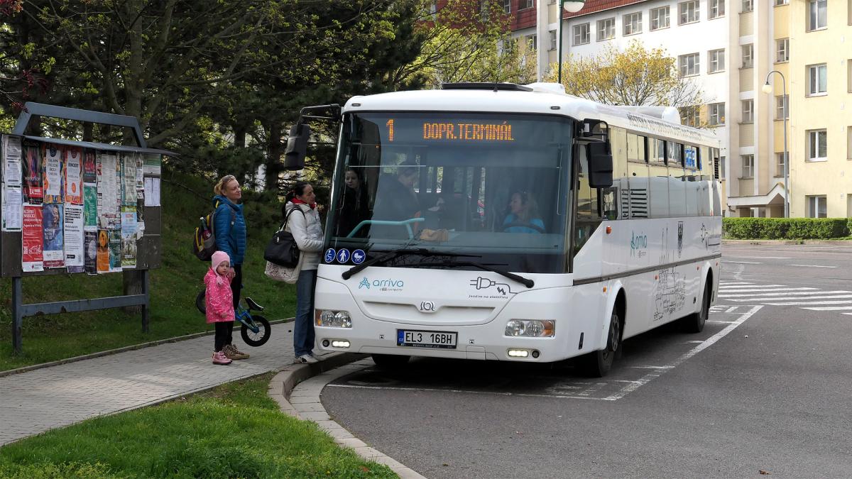 Chrudim je dalším místem, kde Arriva na městské linky nasazuje elektrobus