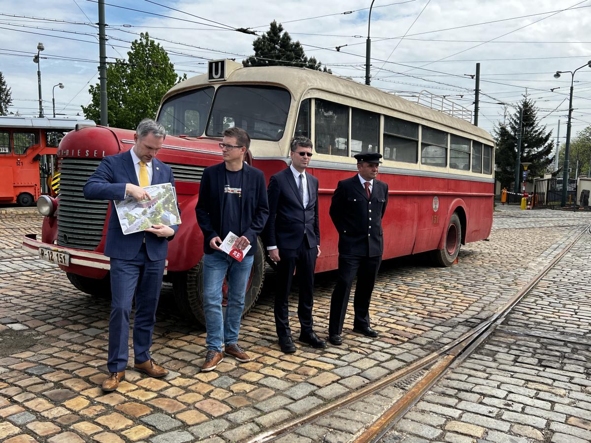 Pražské Muzeum MHD získalo cenný kompletní autobus Praga NDO z roku 1948