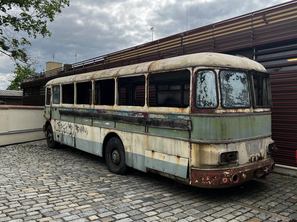 Pražské Muzeum MHD získalo cenný kompletní autobus Praga NDO z roku 1948