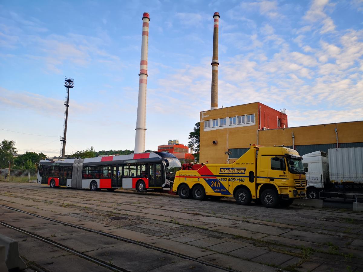 Do Cegelecu dorazil na montáž výzbroje první pražský trolejbus SOR TNS 18