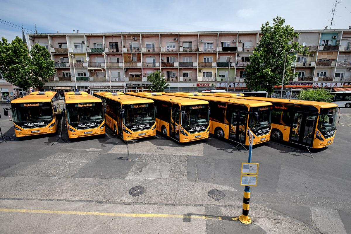Volánbusz uvedl do provozu nové autobusy Volvo 8900 