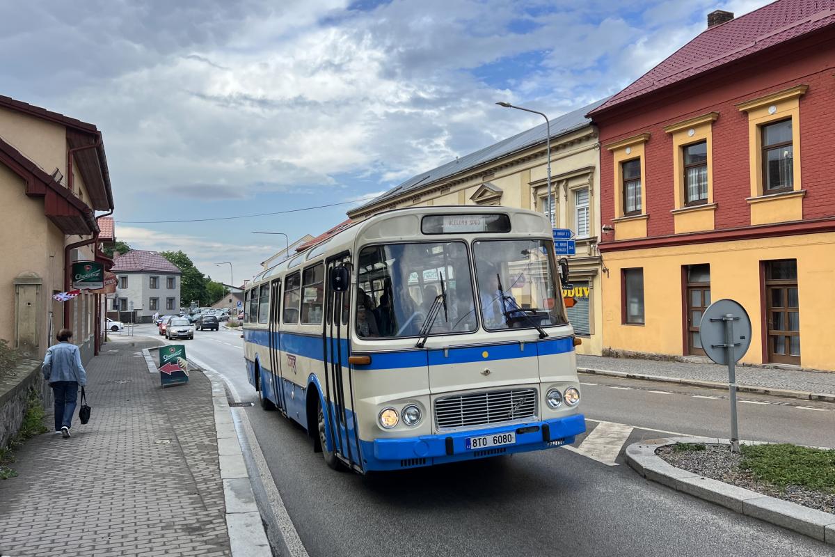 Historické autobusy zpestřily městské slavnosti v Chotěboři
