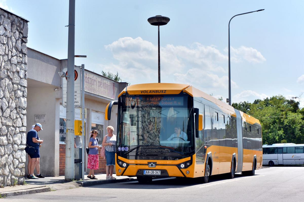 Je tu opět maďarský kloubový autobus
