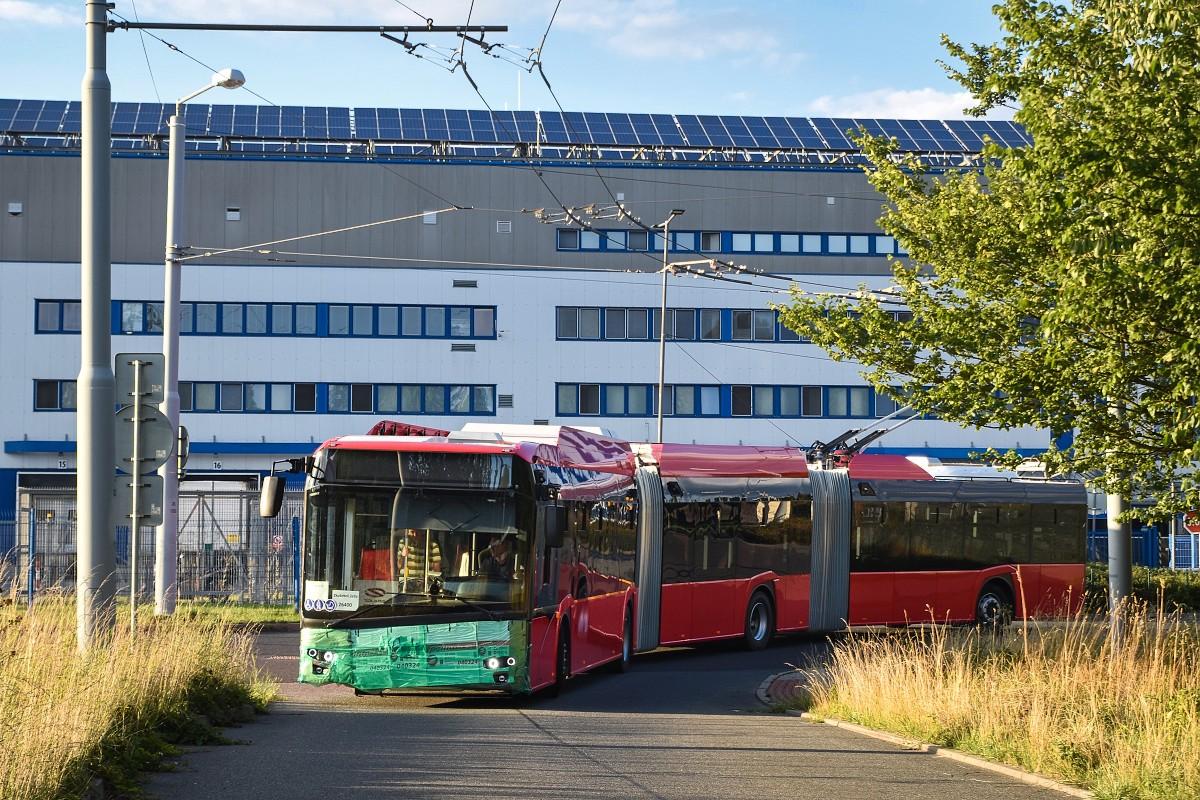 Tříčlánkový trolejbus pro Bratislavu vyjel do ulic Plzně