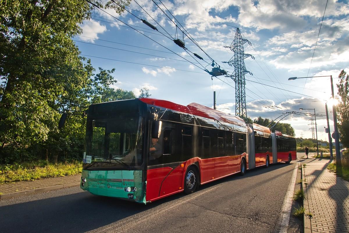 Tříčlánkový trolejbus pro Bratislavu vyjel do ulic Plzně