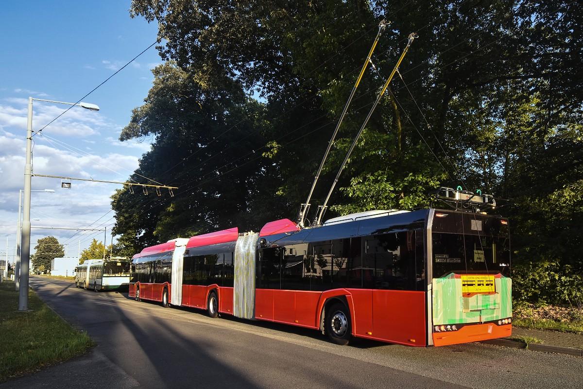 Tříčlánkový trolejbus pro Bratislavu vyjel do ulic Plzně