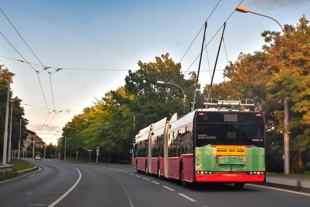 Tříčlánkový trolejbus pro Bratislavu vyjel do ulic Plzně
