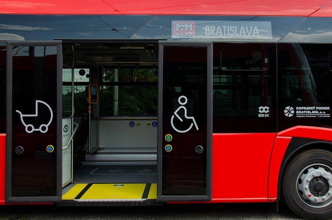 Do Bratislavy dorazily ze Škoda Group nové tramvaje a kloubový trolejbus