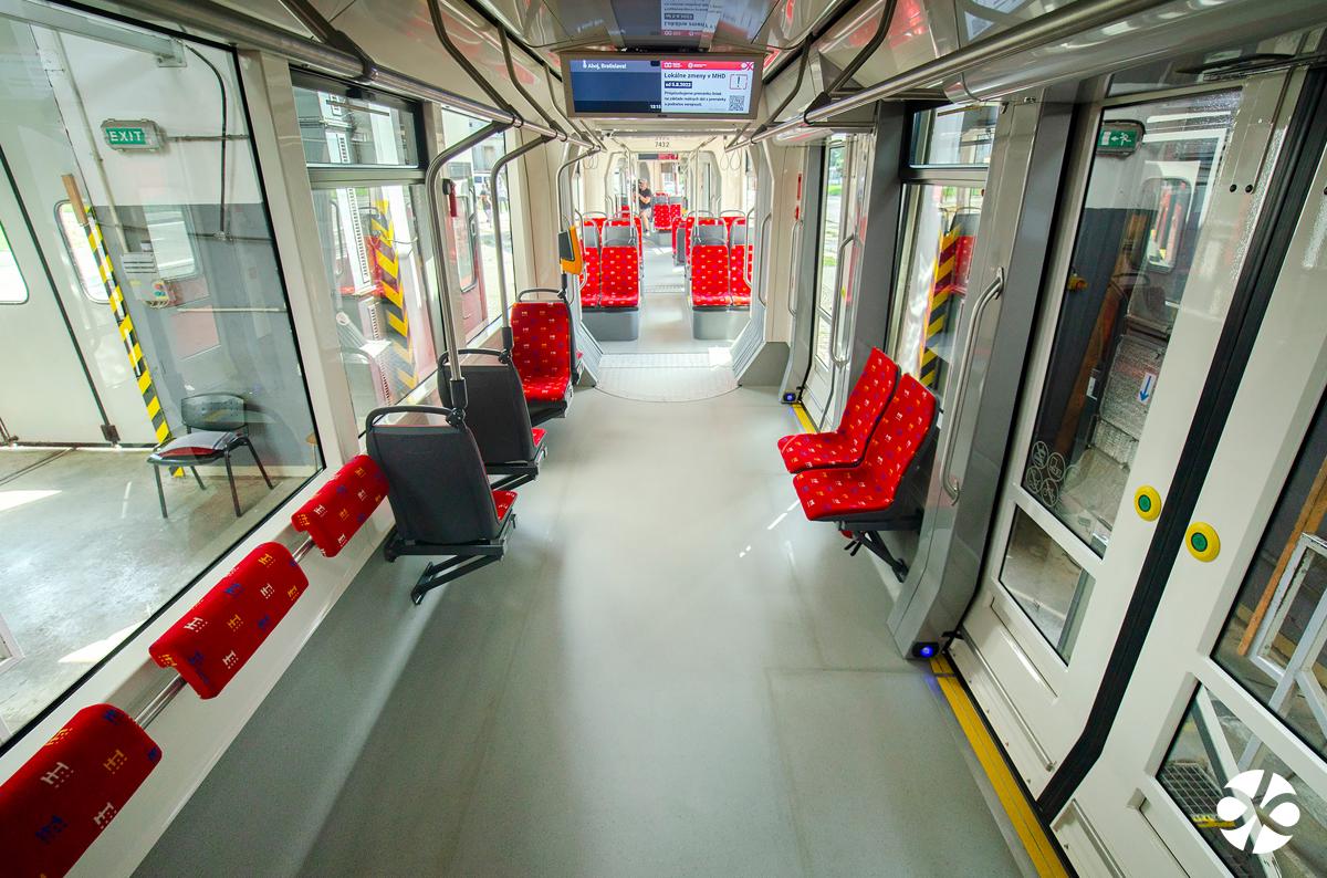 Do Bratislavy dorazily ze Škoda Group nové tramvaje a kloubový trolejbus