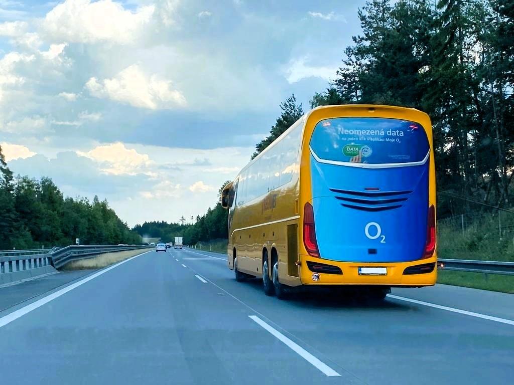 Autobusy RegioJet s novou reklamou od MOBILBOARD