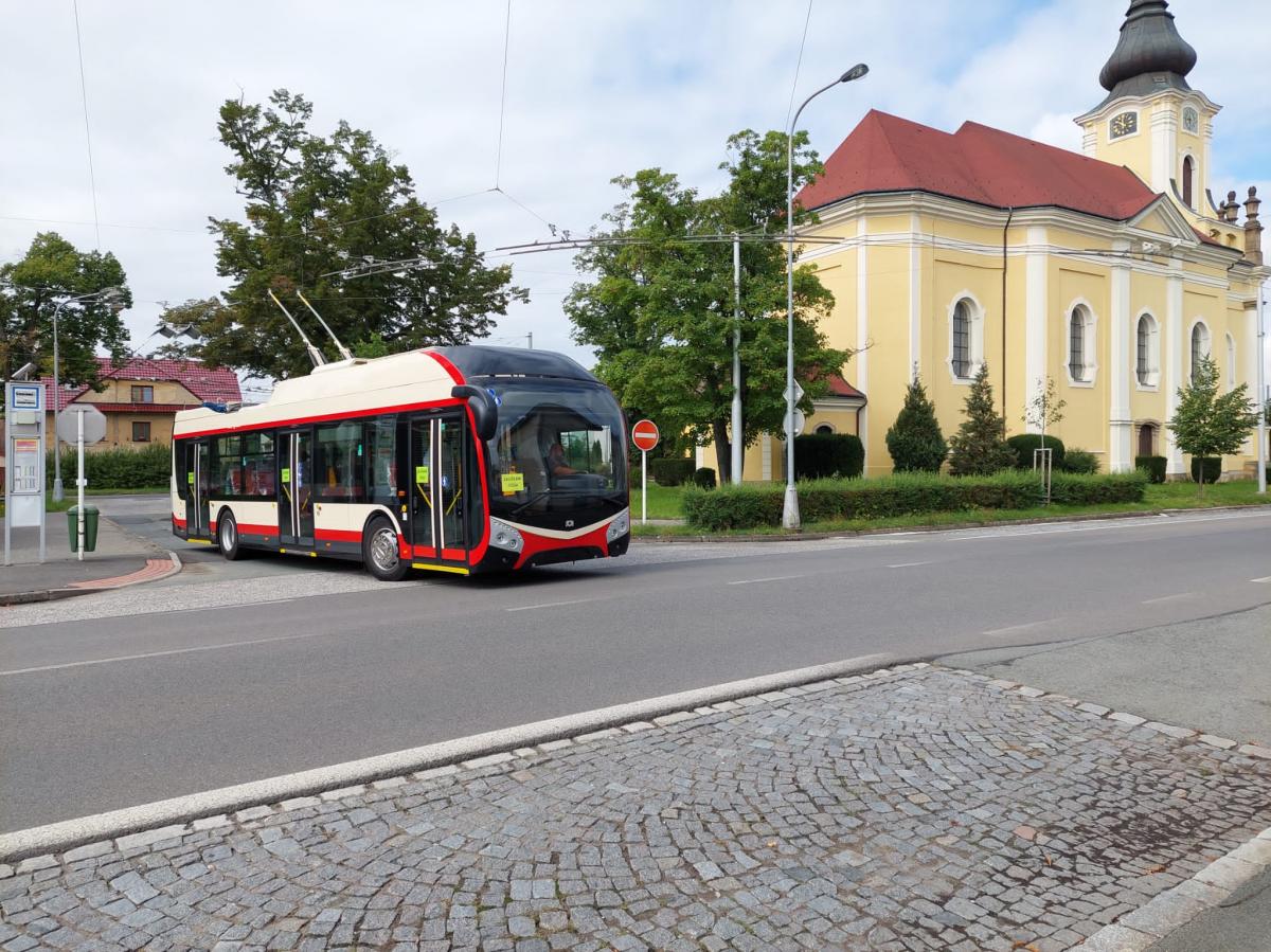 Víme první: V Hradci Králové jezdí první trolejbus SOR TNS 12