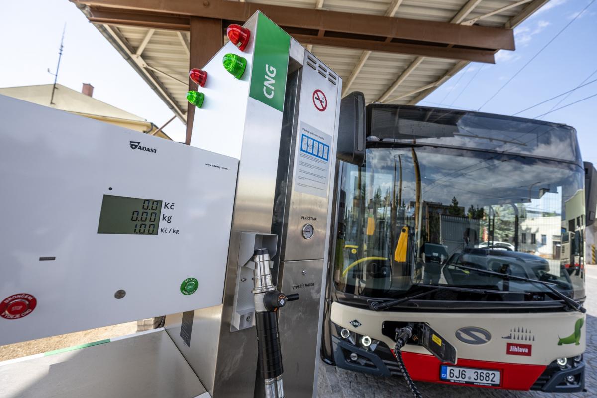 Autobusy v Jihlavě začaly jezdit na bioplyn z nedaleké farmy