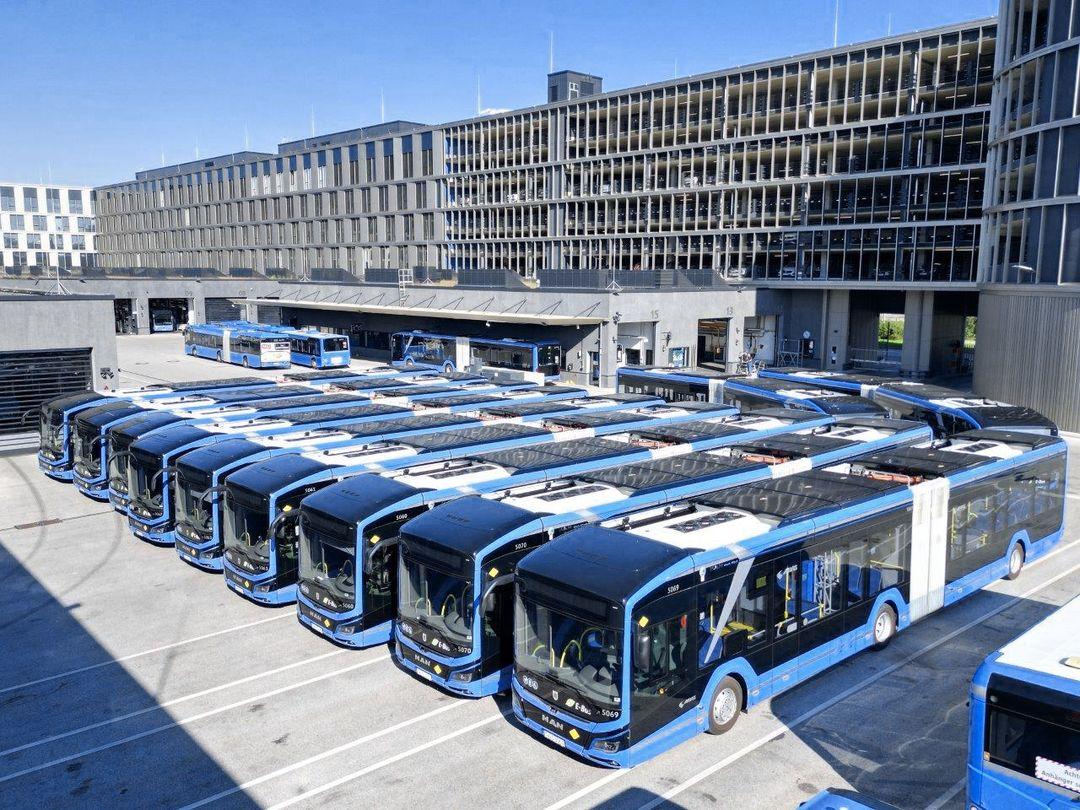 V Mnichově vyjíždí do provozu 21 kloubových e-busů