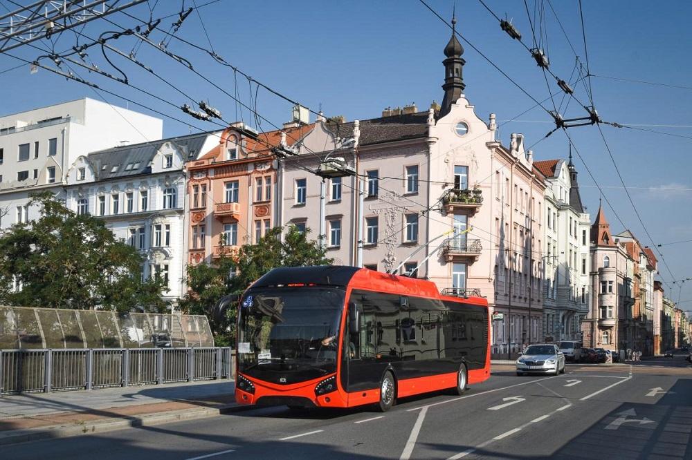 Trolejbusy SOR TNS přijedou do Bratislavy s elektrovýzbrojí od ŠKODA ELECTRIC