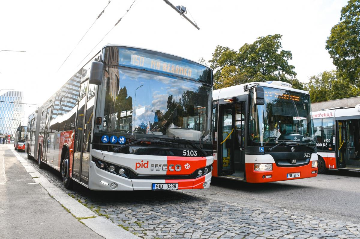 V pražských autobusech MHD v pondělí 9. října pojedeme poprvé s Janem Vondráčkem