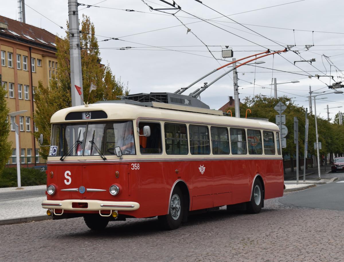 Den otevřených dveří v DP města Hradce Králové: fotogalerie