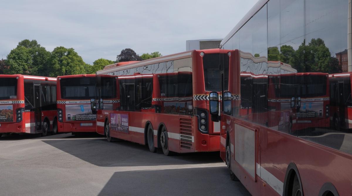 Ze Švédska odjede na Ukrajinu stovka autobusů