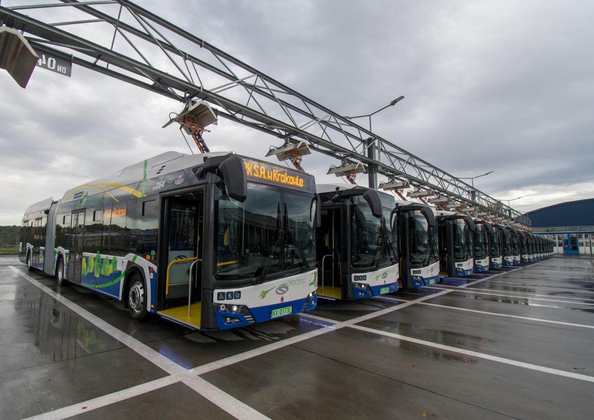 Registrace autobusů v EU ve třech čtvrtletích 2023