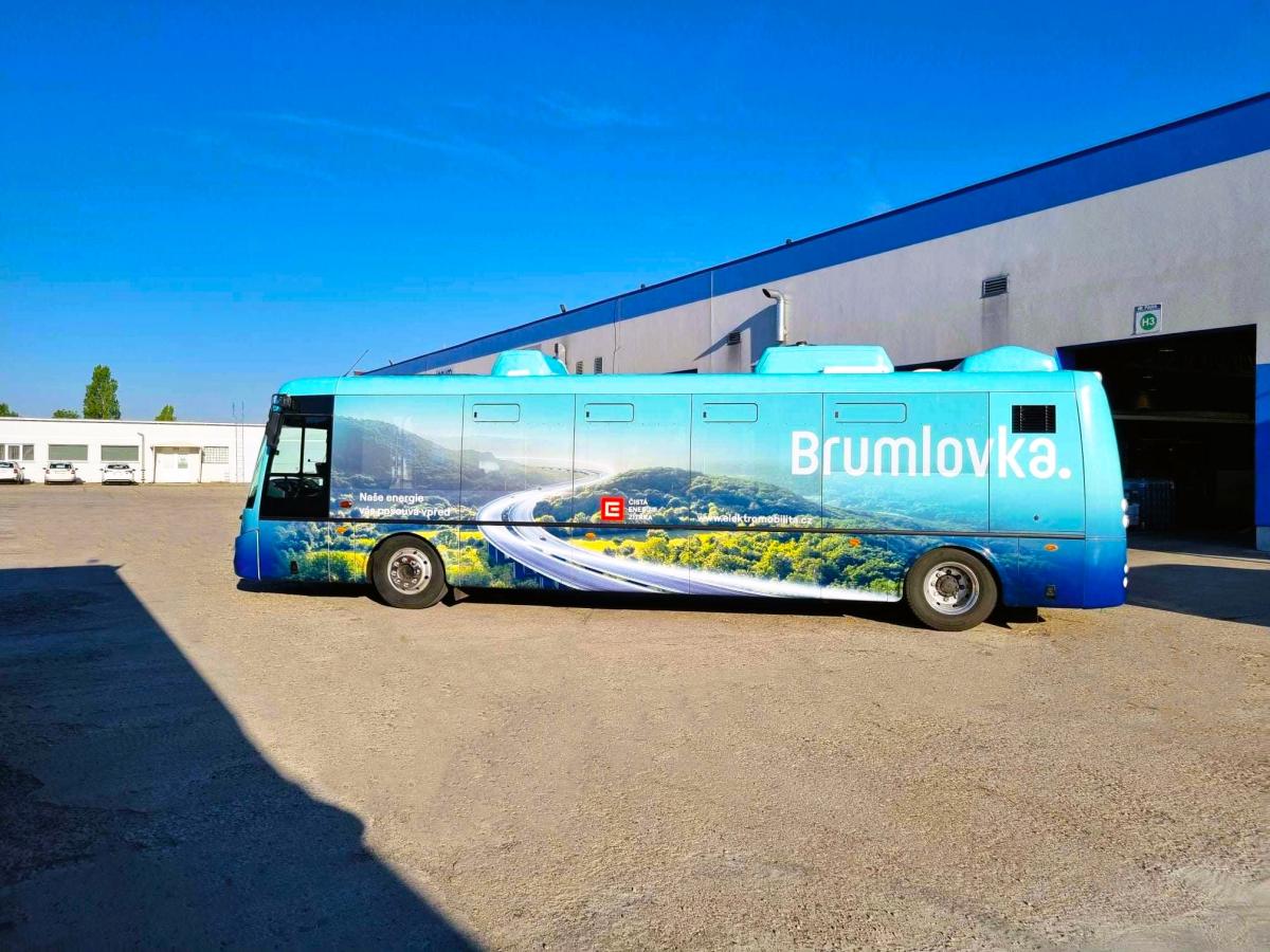 Kyvadlové autobusy na Brumlovku mají nový grafický kabát
