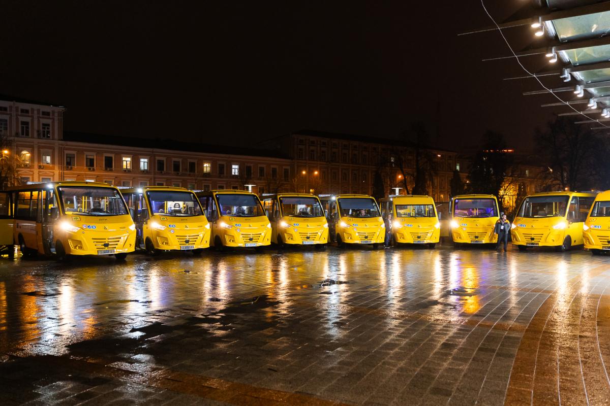Pro Ukrajinu se podařilo získat více než 370 školních autobusů