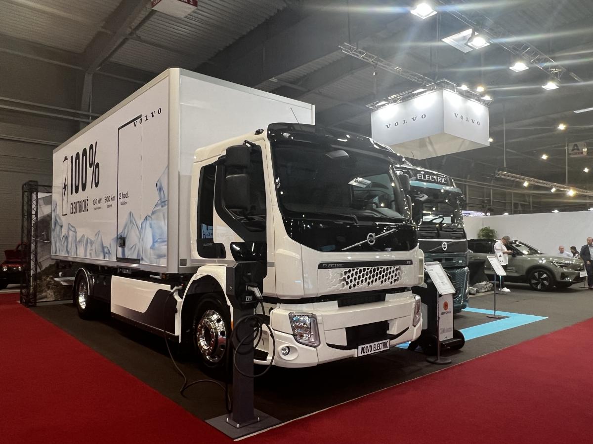Volvo inovuje nákladní vozidla pro městskou přepravu s nulovými emisemi 