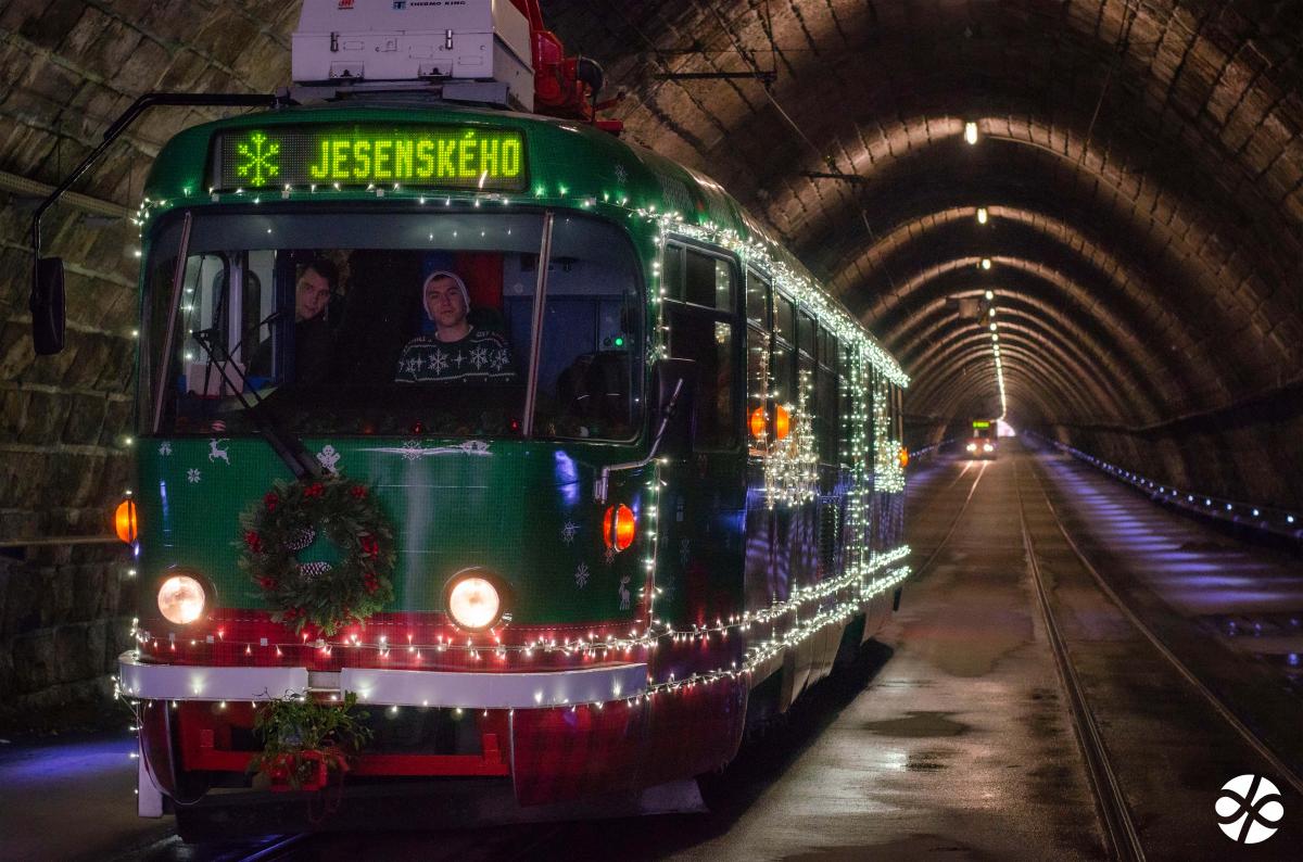 Advent s vánočními vozidly MHD