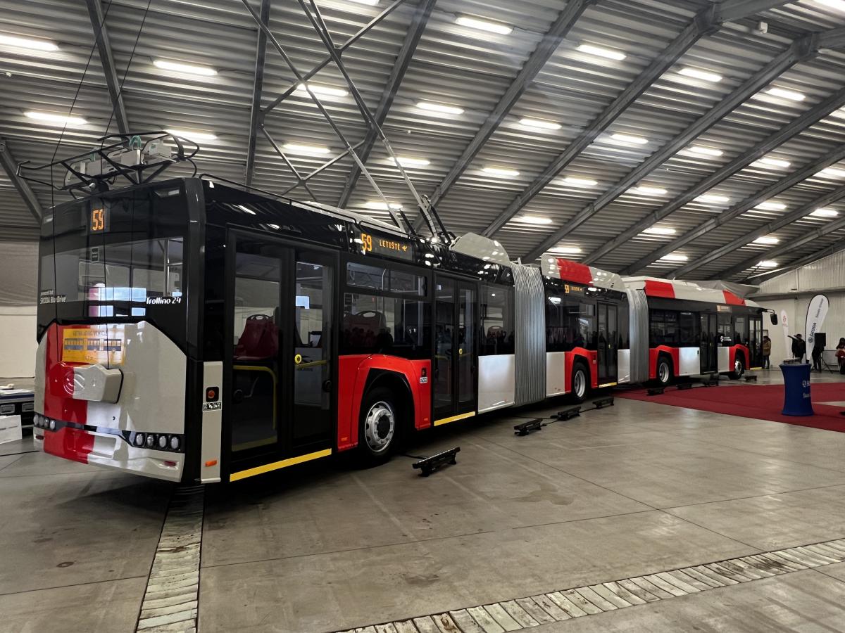 Nejdelší trolejbus v Praze by mohl vyjet do provozu už v březnu 2024