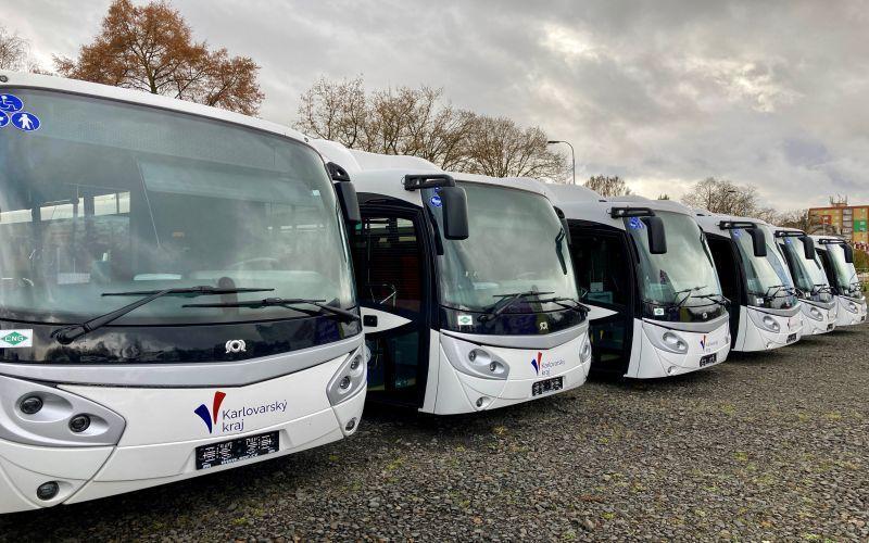 Karlovarský kraj převzal na CZECHBUSu klíč od nové flotily midibusů Rošero