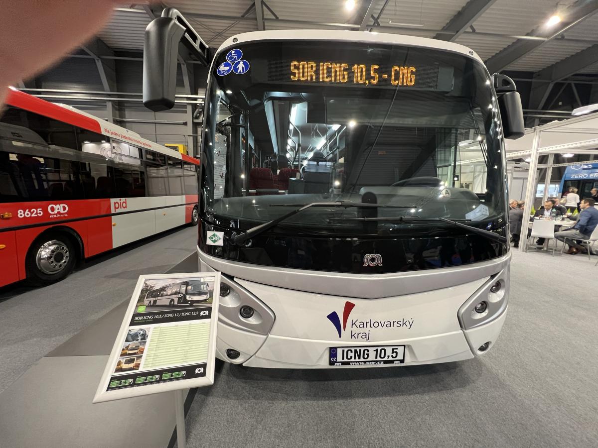 Karlovarský kraj převzal na CZECHBUSu klíč od nové flotily midibusů Rošero