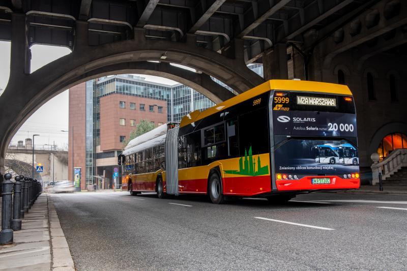 Flotila 150 elektrických autobusů Solaris ve Varšavě se rozrůstá