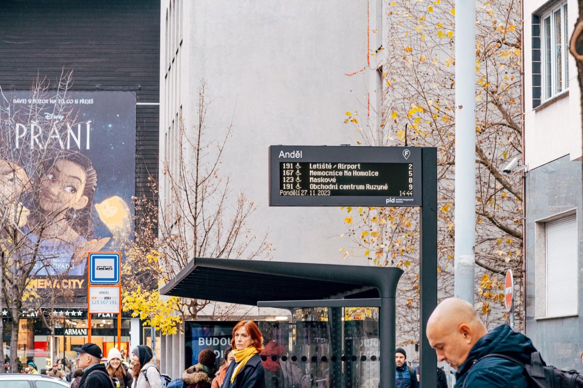 Praha bude mít dalších 150 zastávek s infopanely