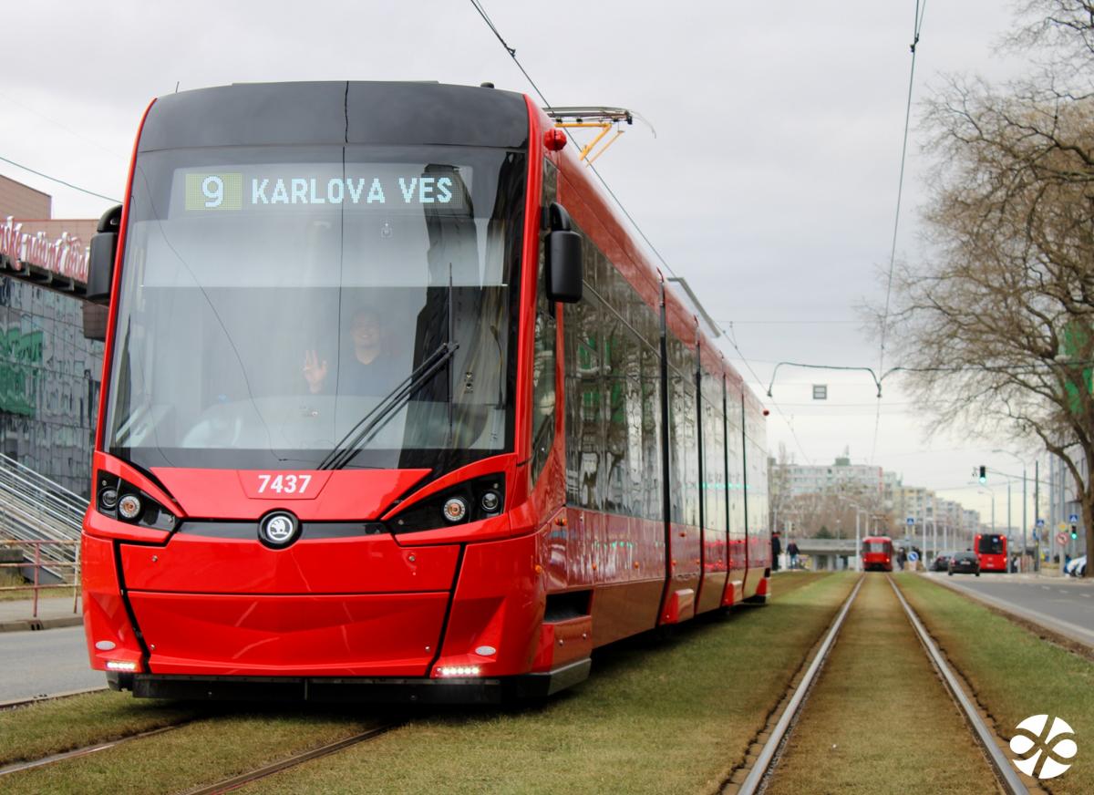 Nové tramvaje Škoda ForCity Plus 29T v Bratislavě vozí cestující