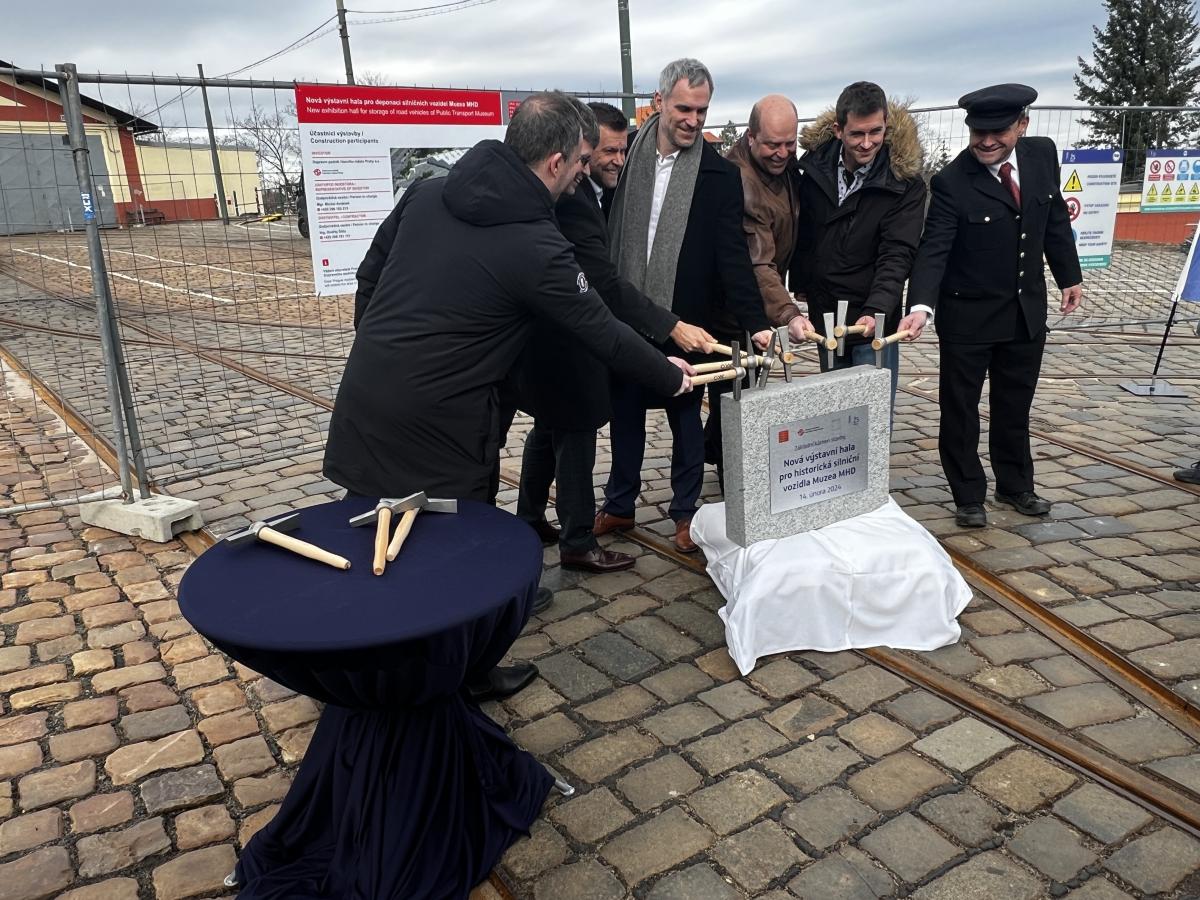 Historické autobusy pražského dopravního podniku se dočkají nové výstavní haly