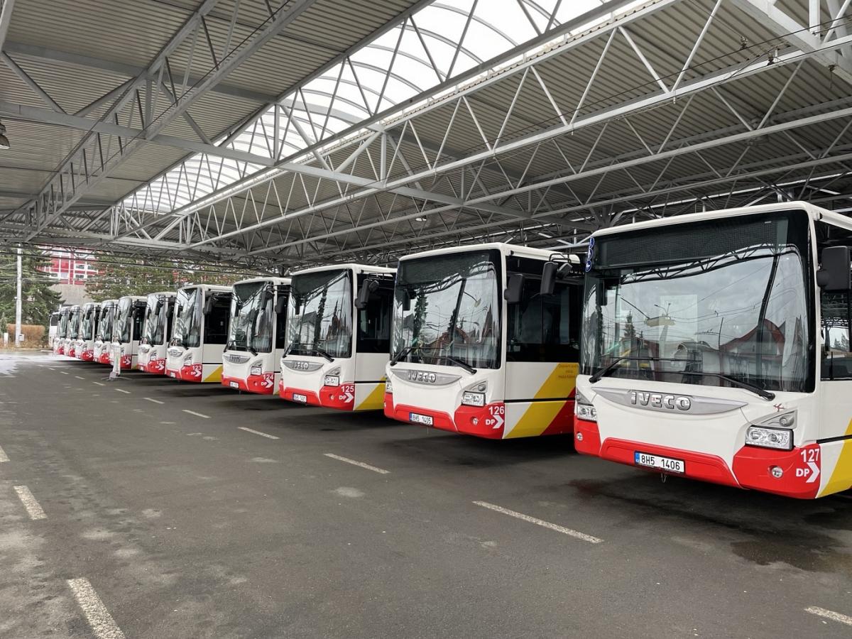 Jedenáct nových autobusů IVECO Urbanway ve službách hradecké MHD
