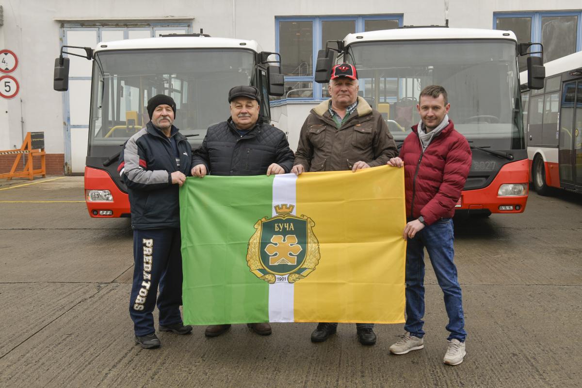 Z Prahy odjelo na Ukrajinu pět autobusů SOR