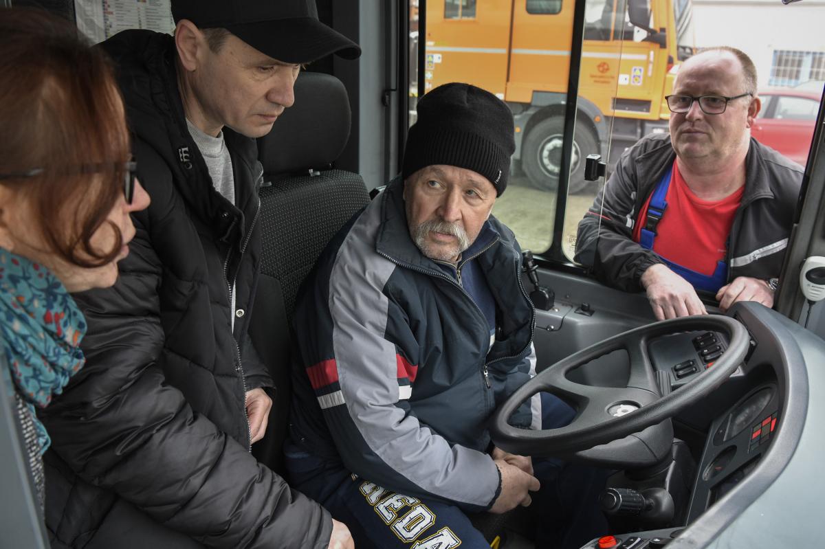 Z Prahy odjelo na Ukrajinu pět autobusů SOR