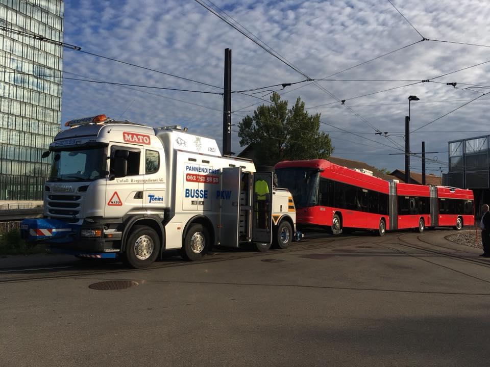 Bern objednal dalších 13 dvoukloubových trolejbusů HESS