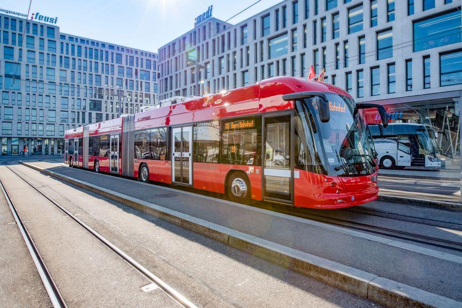 Bern objednal dalších 13 dvoukloubových trolejbusů HESS