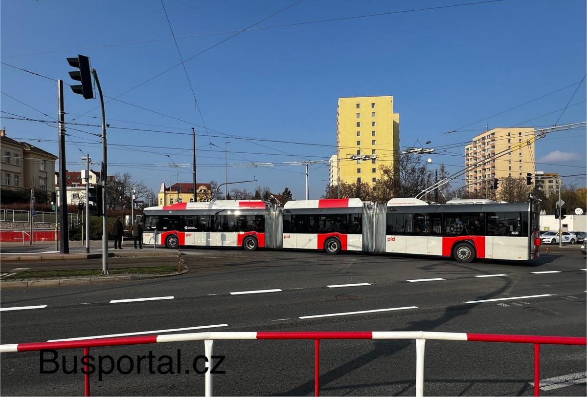 Na Letiště Praha vede dráha, zatím trolejbusová