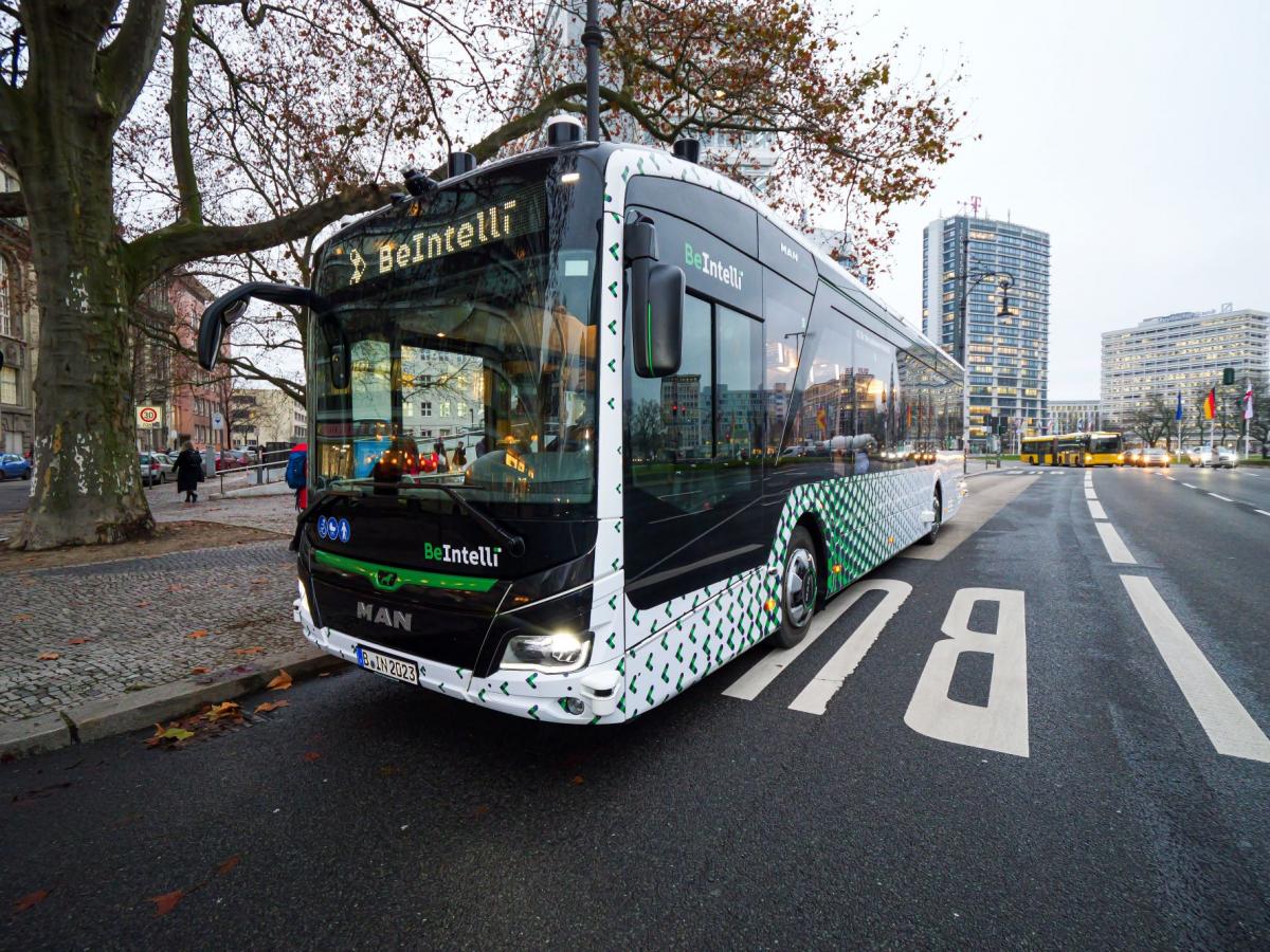 V Berlíně se představuje MAN Lion's City 12 E s autonomním řízením