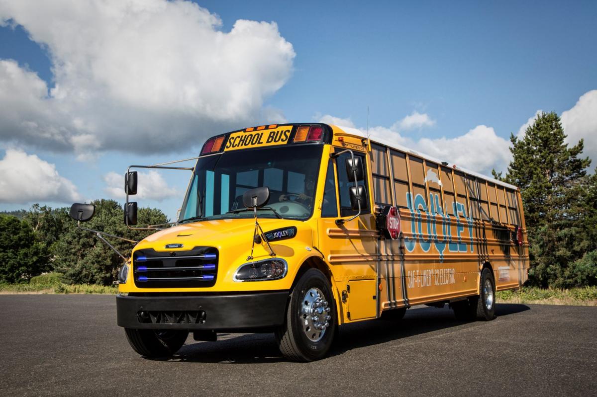 Thomas Built Buses slaví dodávku 1000. elektrického školního autobusu