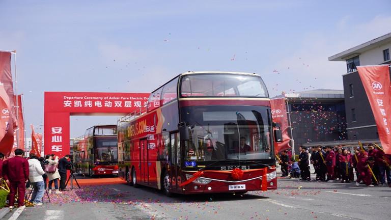 Elektrické double deckery Ankai pro vyhlídkové jízdy Paříží