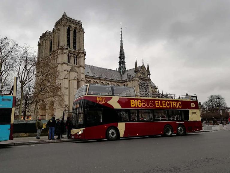 Elektrické double deckery Ankai pro vyhlídkové jízdy Paříží